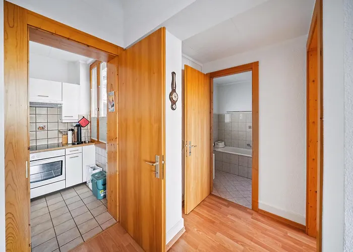 2 A 4 Personnes Au Centre Du Village