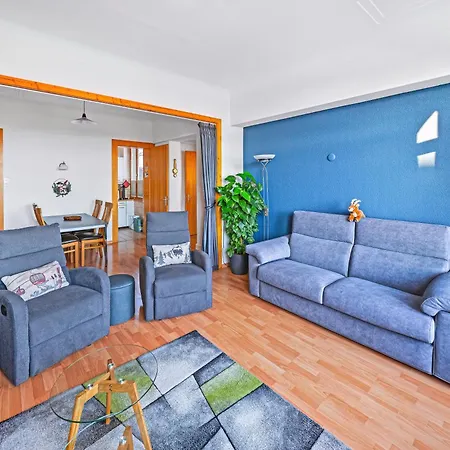 2 à 4 Personnes Au Centre Du Village *